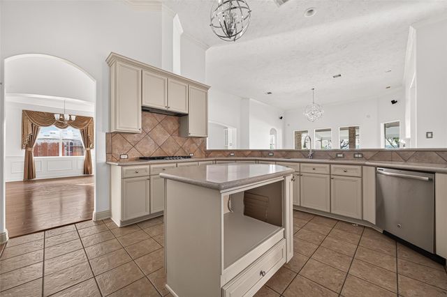 3831 Lakeridge Canyon Drive, Sugar Land, TX 77498