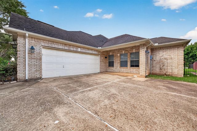3831 Lakeridge Canyon Drive, Sugar Land, TX 77498