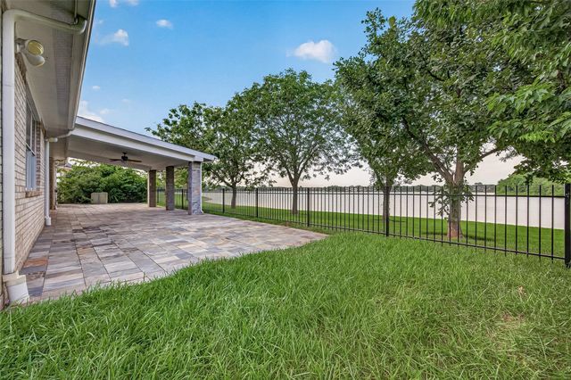 3831 Lakeridge Canyon Drive, Sugar Land, TX 77498