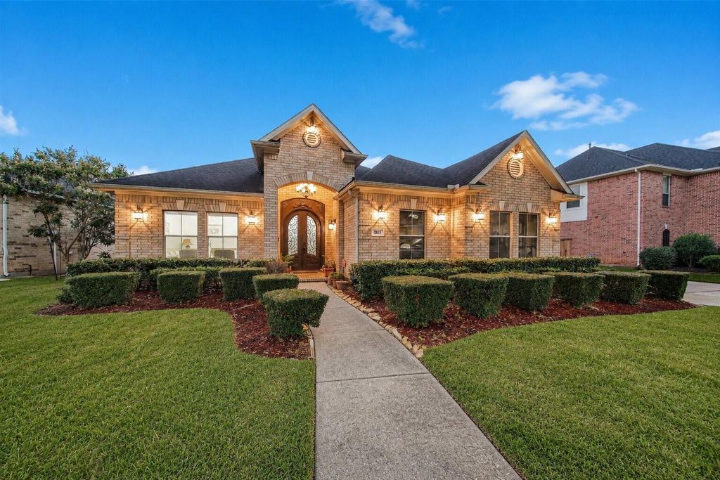 3831 Lakeridge Canyon Drive, Sugar Land, TX 77498