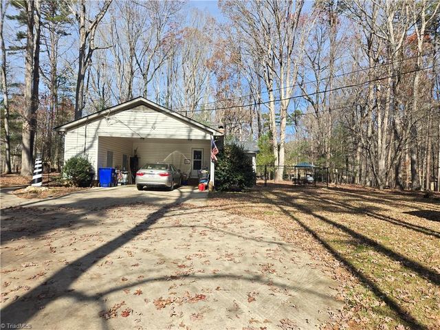 1374 W Lake Drive, Asheboro, NC 27205
