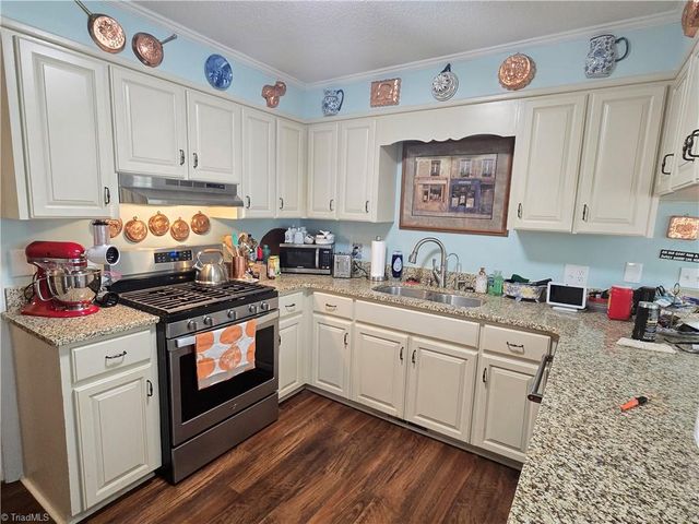 1374 W Lake Drive, Asheboro, NC 27205