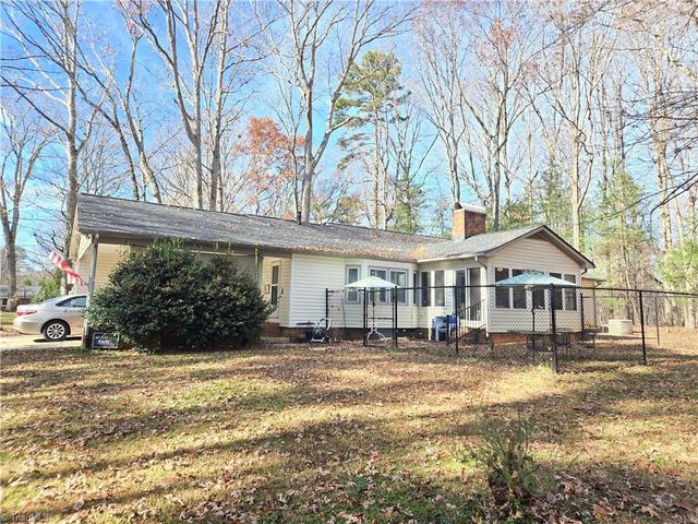 1374 W Lake Drive, Asheboro, NC 27205