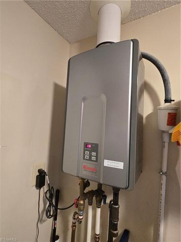 1374 W Lake Drive, Asheboro, NC 27205