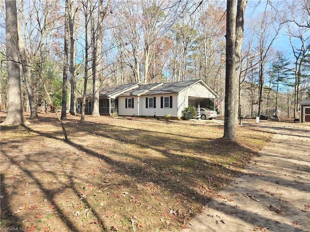 1374 W Lake Drive, Asheboro, NC 27205