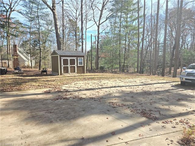 1374 W Lake Drive, Asheboro, NC 27205