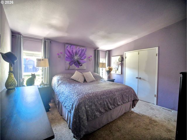 18021 COUNTRY VILLAGE Dr, Oregon City, OR 97045