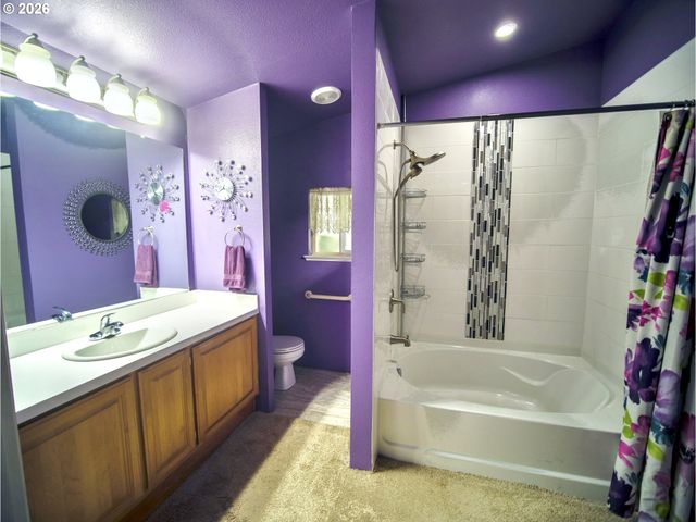18021 COUNTRY VILLAGE Dr, Oregon City, OR 97045