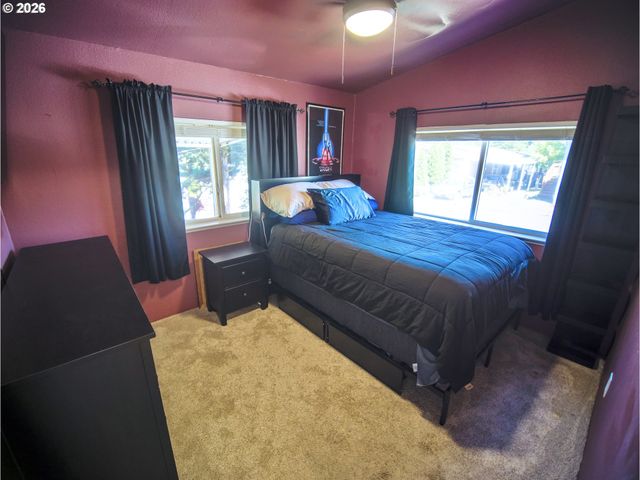18021 COUNTRY VILLAGE Dr, Oregon City, OR 97045