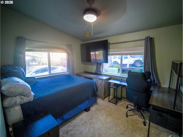 18021 COUNTRY VILLAGE Dr, Oregon City, OR 97045