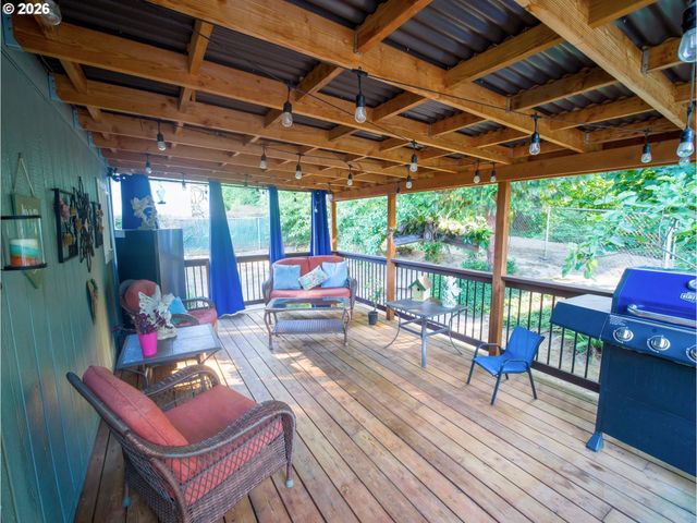 18021 COUNTRY VILLAGE Dr, Oregon City, OR 97045