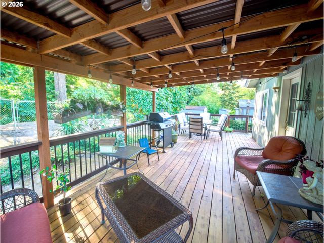 18021 COUNTRY VILLAGE Dr, Oregon City, OR 97045