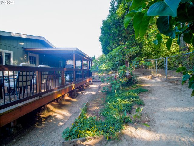 18021 COUNTRY VILLAGE Dr, Oregon City, OR 97045