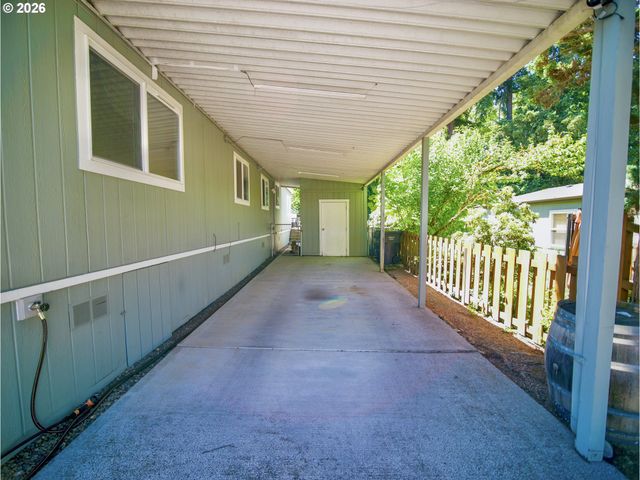 18021 COUNTRY VILLAGE Dr, Oregon City, OR 97045