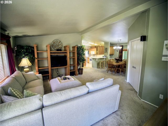 18021 COUNTRY VILLAGE Dr, Oregon City, OR 97045