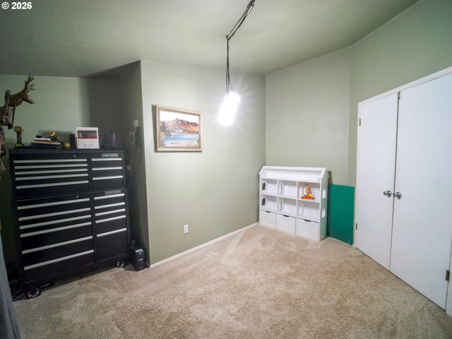 18021 COUNTRY VILLAGE Dr, Oregon City, OR 97045