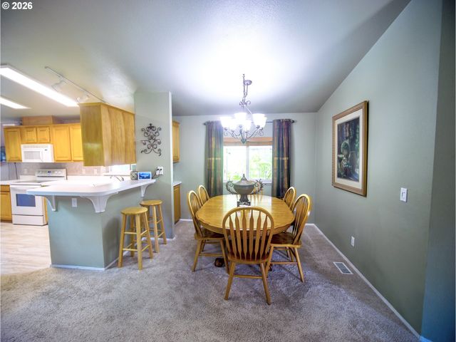 18021 COUNTRY VILLAGE Dr, Oregon City, OR 97045