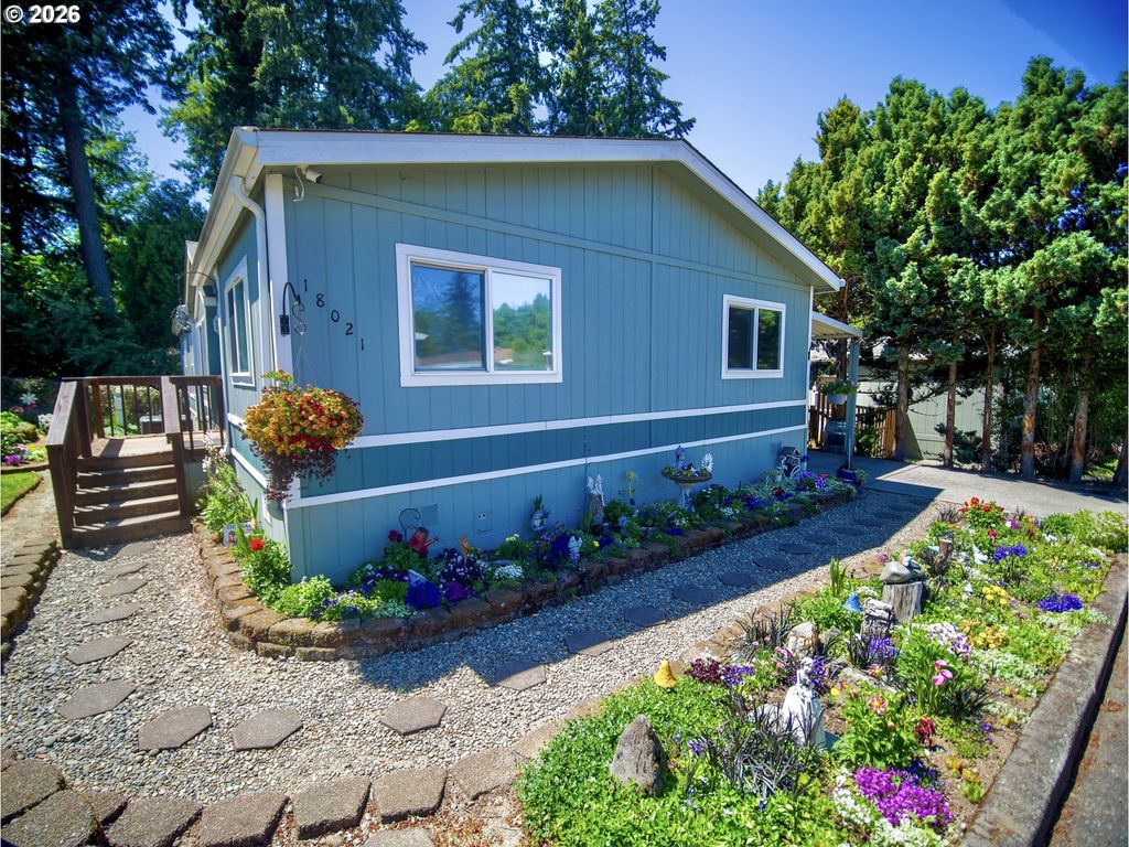 18021 COUNTRY VILLAGE Dr, Oregon City, OR 97045