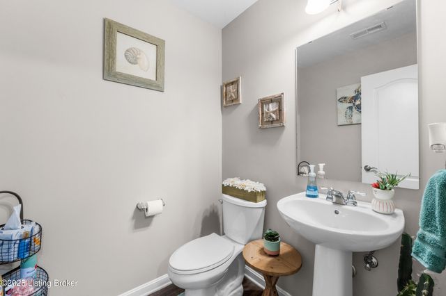 6783 Brittany Oak Dr, Louisville, KY 40229