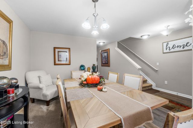 6783 Brittany Oak Dr, Louisville, KY 40229