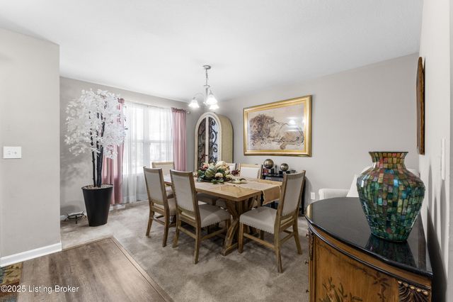 6783 Brittany Oak Dr, Louisville, KY 40229