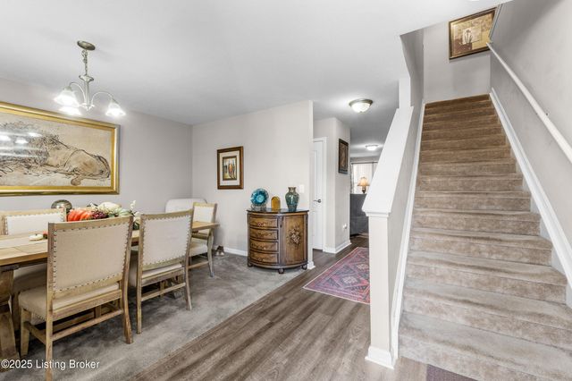 6783 Brittany Oak Dr, Louisville, KY 40229