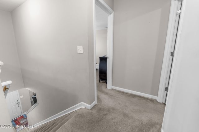 6783 Brittany Oak Dr, Louisville, KY 40229