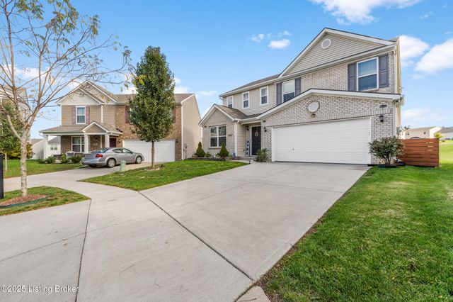 6783 Brittany Oak Dr, Louisville, KY 40229