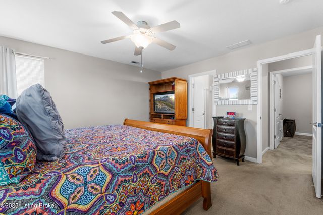 6783 Brittany Oak Dr, Louisville, KY 40229