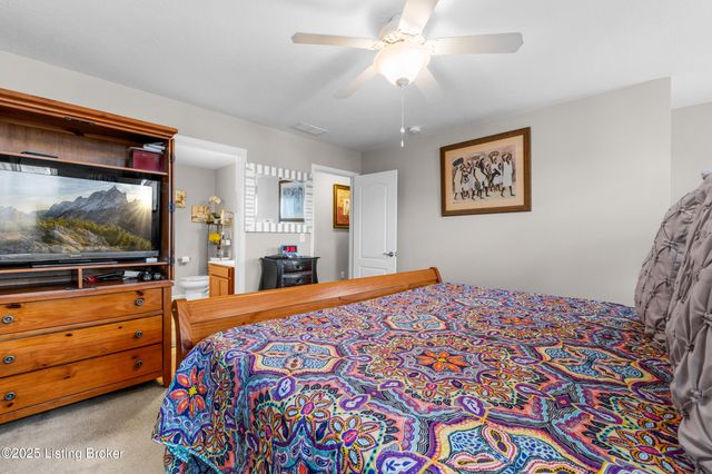 6783 Brittany Oak Dr, Louisville, KY 40229