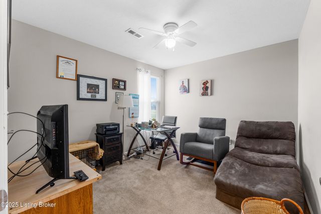 6783 Brittany Oak Dr, Louisville, KY 40229