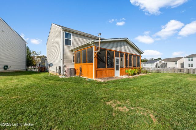 6783 Brittany Oak Dr, Louisville, KY 40229