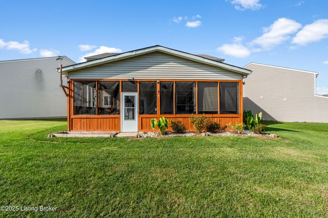 6783 Brittany Oak Dr, Louisville, KY 40229