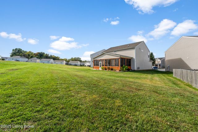 6783 Brittany Oak Dr, Louisville, KY 40229