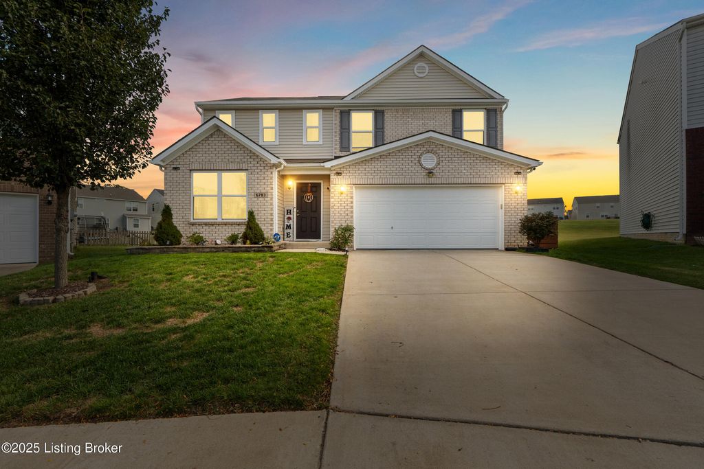 6783 Brittany Oak Dr, Louisville, KY 40229