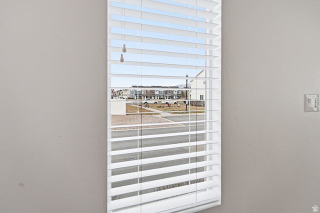 572 S SILVERMOON LN, Saratoga Springs, UT 84045