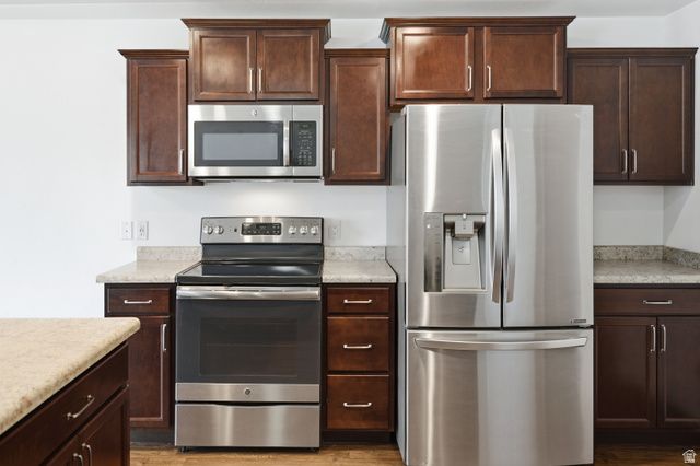 572 S SILVERMOON LN, Saratoga Springs, UT 84045