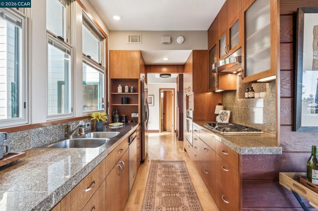 473 Pershing Dr., Oakland, CA 94611