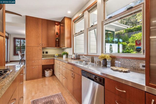 473 Pershing Dr., Oakland, CA 94611