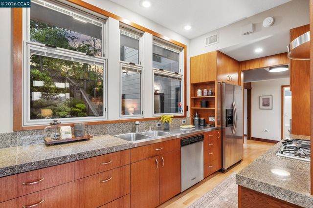 473 Pershing Dr., Oakland, CA 94611