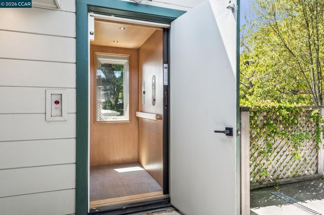 473 Pershing Dr., Oakland, CA 94611