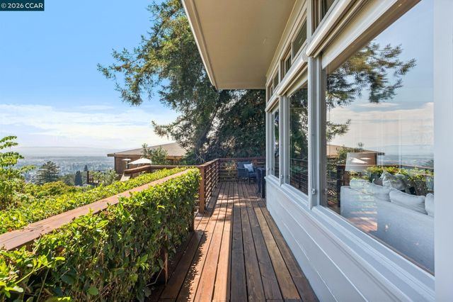 473 Pershing Dr., Oakland, CA 94611