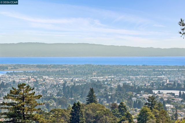 473 Pershing Dr., Oakland, CA 94611