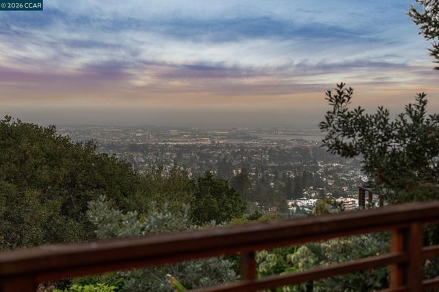 473 Pershing Dr., Oakland, CA 94611