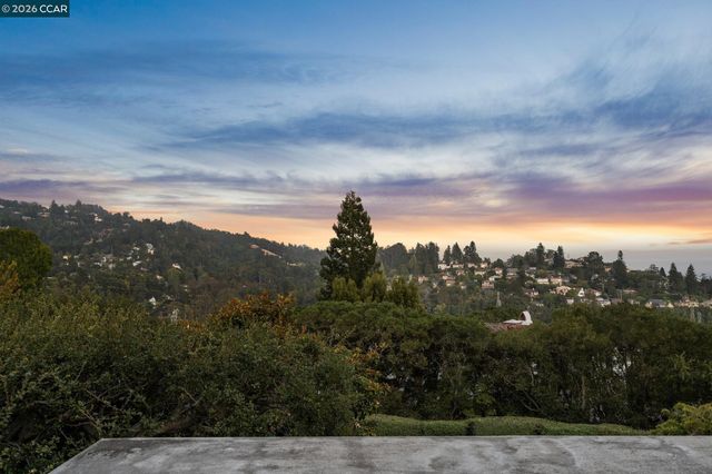 473 Pershing Dr., Oakland, CA 94611