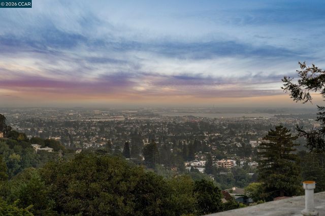 473 Pershing Dr., Oakland, CA 94611