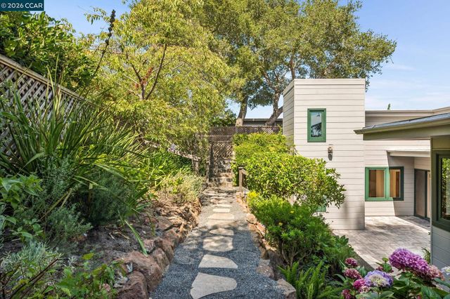 473 Pershing Dr., Oakland, CA 94611