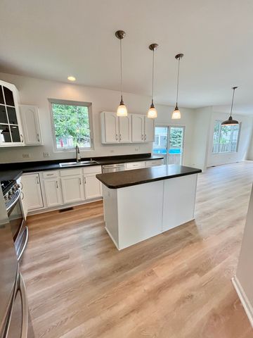 1523 Schumacher Drive W, Bolingbrook, IL 60490