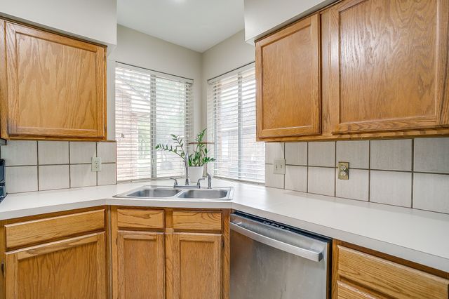 5720 Polo Club Drive, Arlington, TX 76017