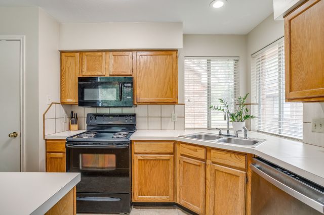 5720 Polo Club Drive, Arlington, TX 76017